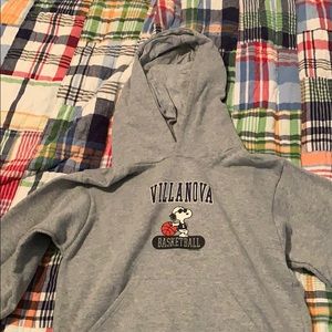 Vintage Snoopy Villanova basketball sweatshirt